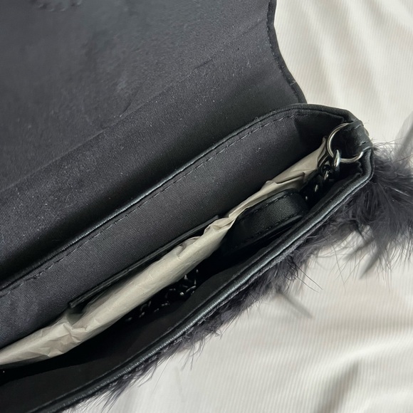 Express Black Feathery Flapper Style Purse 🖤🪽 - Picture 4 of 4